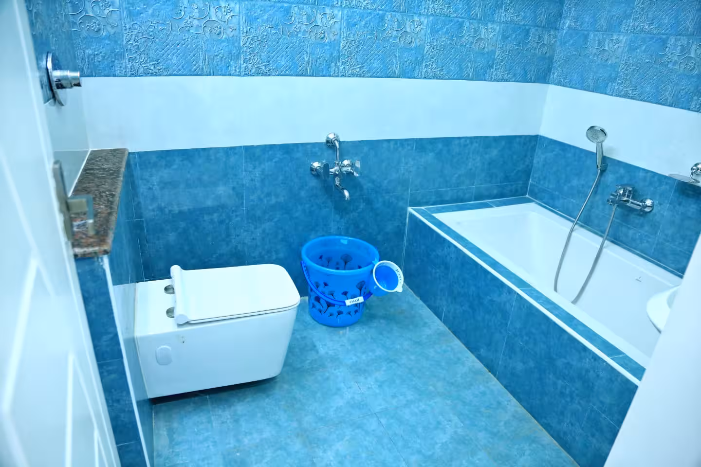 Second bathtub bathroom at Nivaa Stays